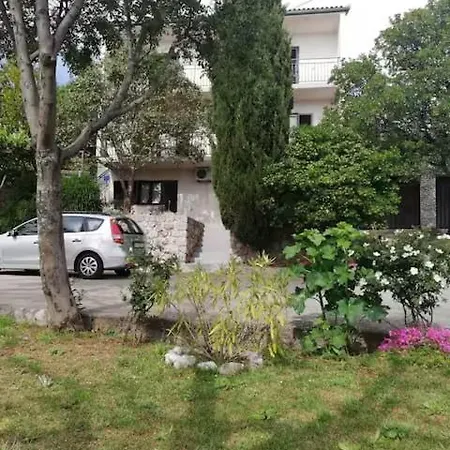 Orangenes Ferienzimmer Am Ca 180 Meter Luftlinie Zum *