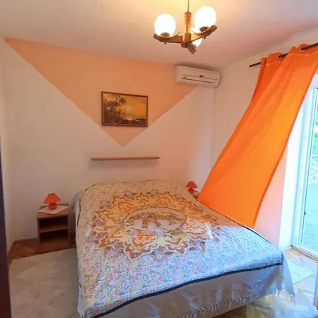 Orangenes Ferienzimmer Am Ca 180 Meter Luftlinie Zum スィビニ・クルンポスキ